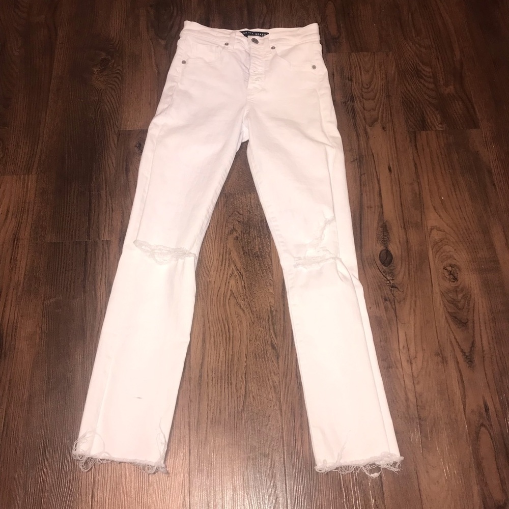 Veronica Beard retails $275 NEW jeans size 26” waist size 2 Distressed Jeans